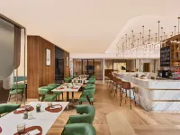 Novotel Mumbai International Airport - bar