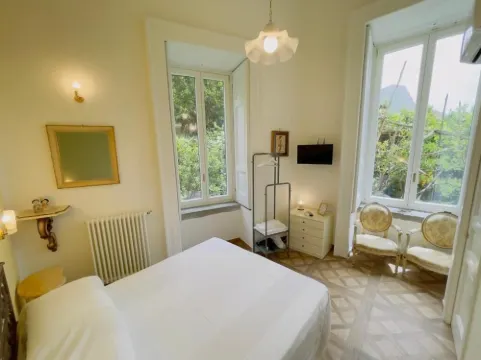 Coco's Apartments - de Vivo Realty