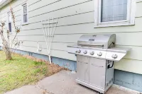 Charming Family Home ~ 4 Mi to Granite Peak! - parking