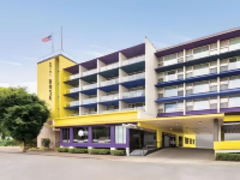 Staypineapple, Hotel Rose, Downtown Portland Hotels near Chinatown Gateway