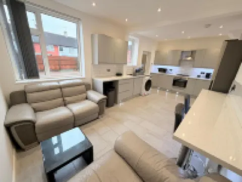 Charming Guest Room in Leicester with Garden and WiFi