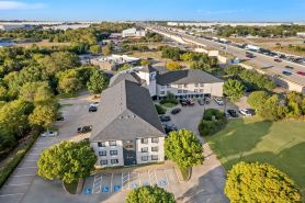 Days Inn & Suites by Wyndham DeSoto