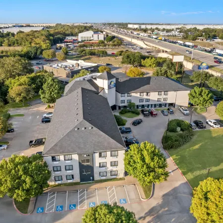 Days Inn & Suites by Wyndham DeSoto