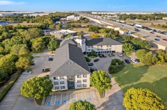 Days Inn & Suites by Wyndham DeSoto