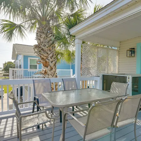 Walk to Ocean: Surfside Beach Gem w/ Private Pool