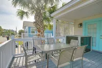 Walk to Ocean: Surfside Beach Gem w/ Private Pool - Parkplatz