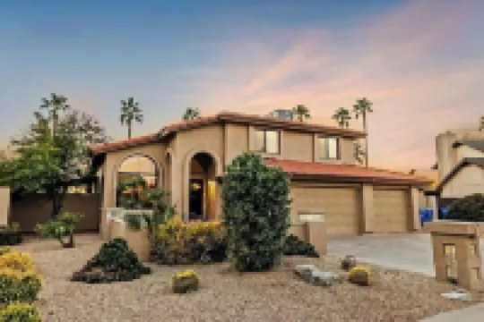 Beautiful 2-Story house in delightful Scottsdale!
