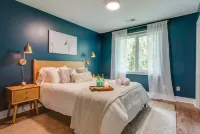 Downtown Luxury - 10 Beds & Free Parking - Bungalows