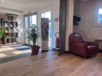 Brit Hotel Baillet-en-France - Airport Shuttle