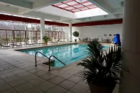 DoubleTree by Hilton Tulsa - Warren Place - Pools