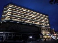 كابسيس أستوريا هيراكليون هوتل Hotels near نافورة موروسيني