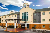 Days Inn & Suites by Wyndham Augusta Near Fort Eisenhower - Wi-Fi