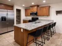 Spacious fully loaded 4-bedroom townhome sleeps 12 freeway access next to BYU Hotels in Springville