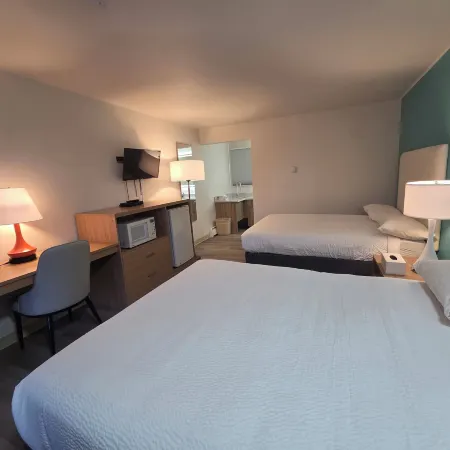 Howard Johnson by Wyndham Hinton