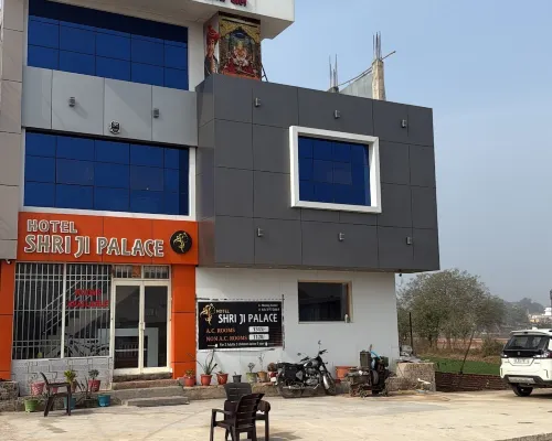 Shri Ji Palace Hotels in Chhatarpur