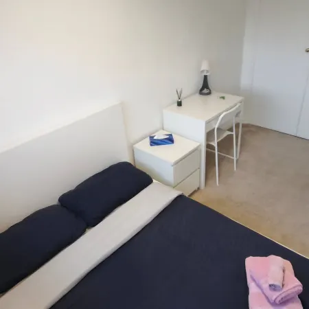 Cosy Small Double Room in Quiet Shared House Отели в г. Челмсфорд