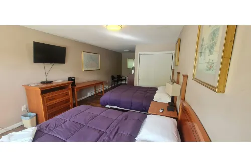 Werry's Cottages Motel & Pub by OYO East Stroudsburg Poconos - 2 tähden