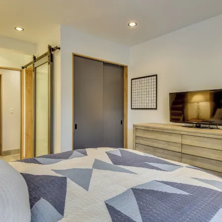 Walk to Town & Slopes, Views, SPA & Sauna Access