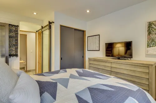 Walk to Town & Slopes, Views, SPA & Sauna Access - WiFi