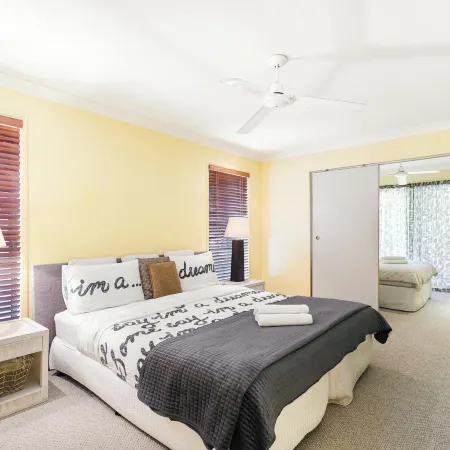 Coastal Holiday Home - Bradford 10