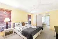 Coastal Holiday Home - Bradford 10 - Balcony