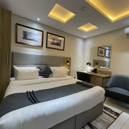 Ringruby Hotel Oladipo Bateye