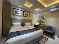 Ringruby Hotel Oladipo Bateye