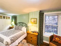 American House 1854- Pocket City Penthouse, 2 Bedrooms, Full Kitchen & Dining Hotels in Mendon