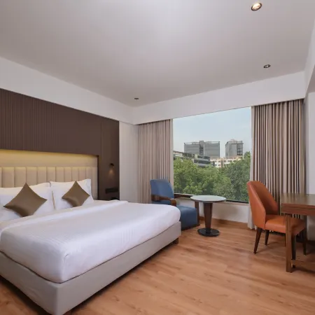 Regenta Place Ahmedabad Отели рядом с достопримечательностью «Торговый центр Alpha One»