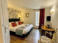 Logis la Bastide de Grignan Hotel & Restaurant "La Chênaie" Hotels in Grignan