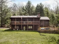 Hidden Cabin Retreat with Hot Tub in Lost City, WV Hotels in Hardy County