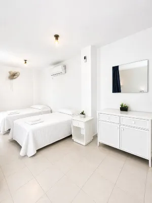 Apartamentos Larga 70 - Homestays