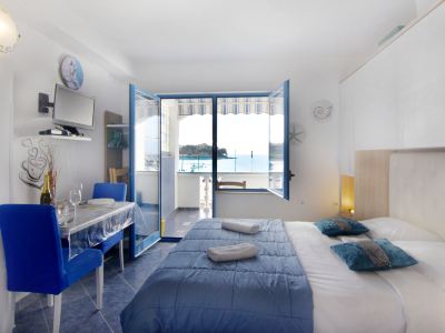Cozy nest with stunning sea views from the terrace