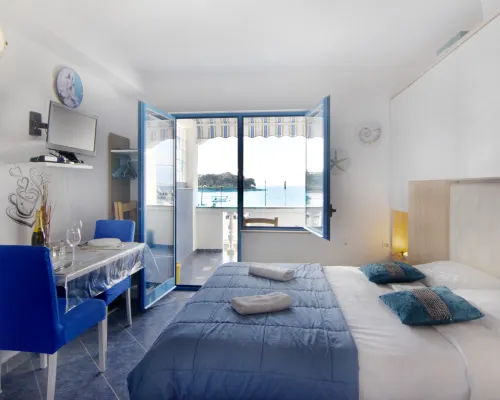 Cozy nest with stunning sea views from the terrace Hotels in Savudrija