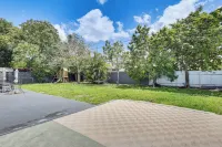 Group Hub w/ Game Room! 4 Mi to Hard Rock Stadium - Country Houses