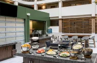 Embassy Suites by Hilton Bloomington Edina - Breakfast