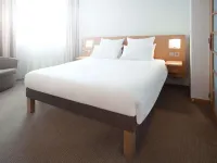 Novotel Nuernberg Messezentrum Отели рядом с достопримечательностью «Стадион «Макс-Морлок»»