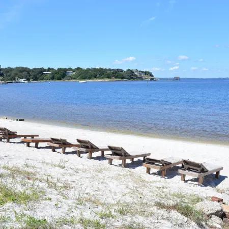 Quality Inn & Suites Gulf Breeze Bayside Near Pensacola Beach
