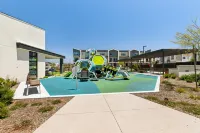 Modern Family Townhome: 4BR/44BA Pool & EV Charger - Kitchen