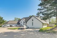 Explore Lincoln! Pet-friendly Retreat w/ Patio - Condos