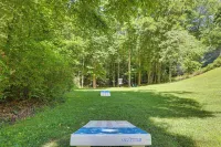 Hot Tub, Fire Pit Family-Friendly Murphy Home - Parking