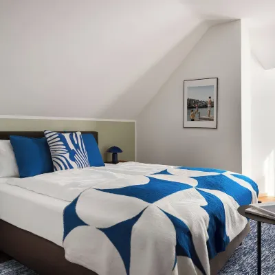 Limehome Basel Town Hall Hotel dekat Gate of Spalen