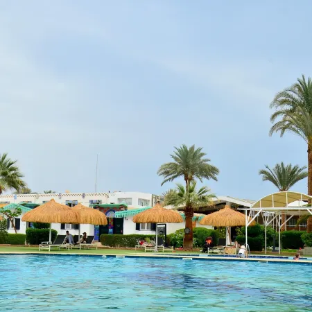 Ghazala Beach Hotel Отели рядом с достопримечательностью «Торговый центр Genena City»
