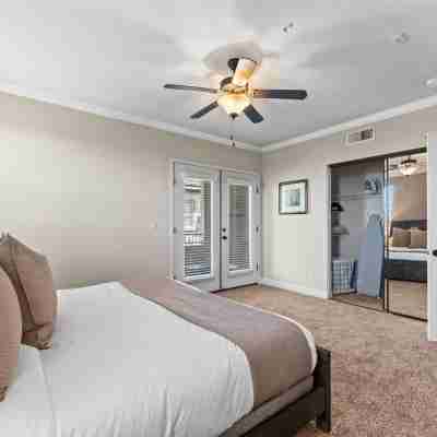New Cozy & Stylish 1BR with Heated Pool, Relaxing Spa & Sauna Rooms