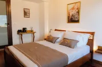 The Golden View Guesthouse - Homestays