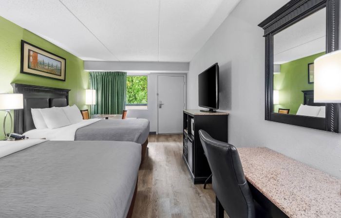 Quality Inn & Suites Gibsonia - Pittsburgh North