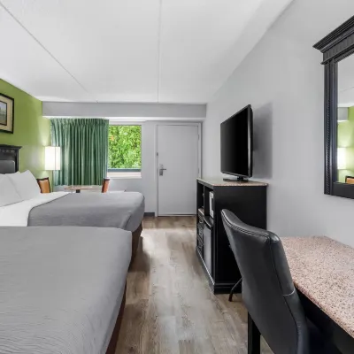 Quality Inn & Suites Gibsonia - Pittsburgh North Hotels near Chatham University Eden Hall Campus