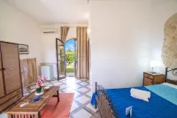 Villa Lisa with Huge Pool and Garden - Happy Rentals - balcony