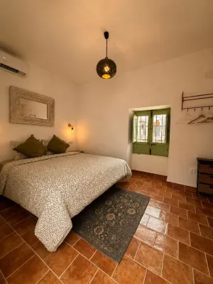 Encanto Guesthouse - Parking