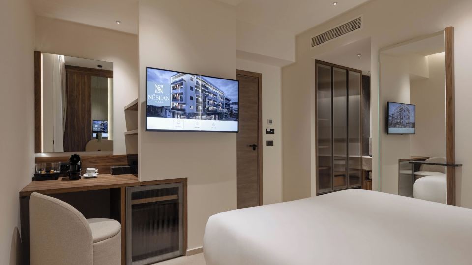 Nesean Plaza Hotel